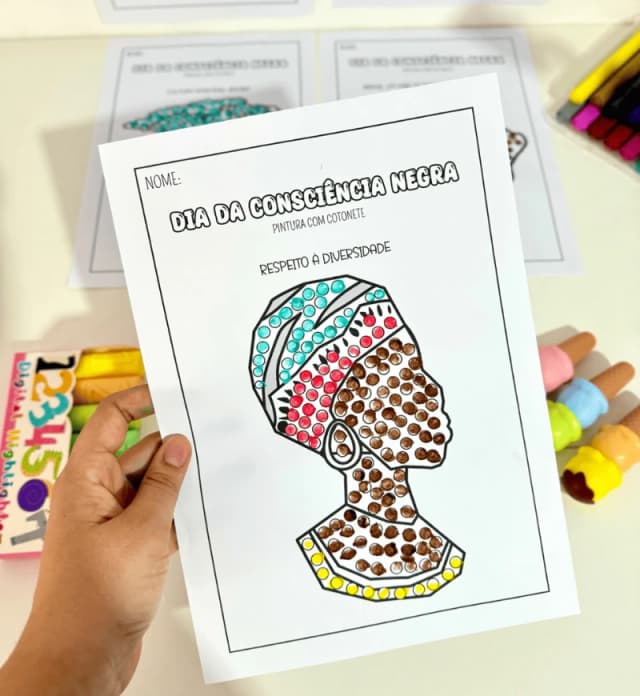 atividade sensorial consciencia negra.webp