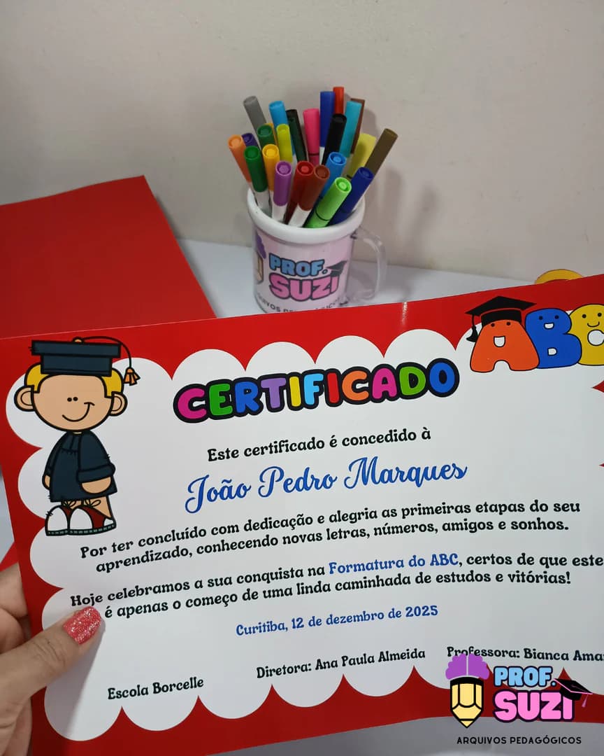 Foto capelo e canudo vermelho 2.png
