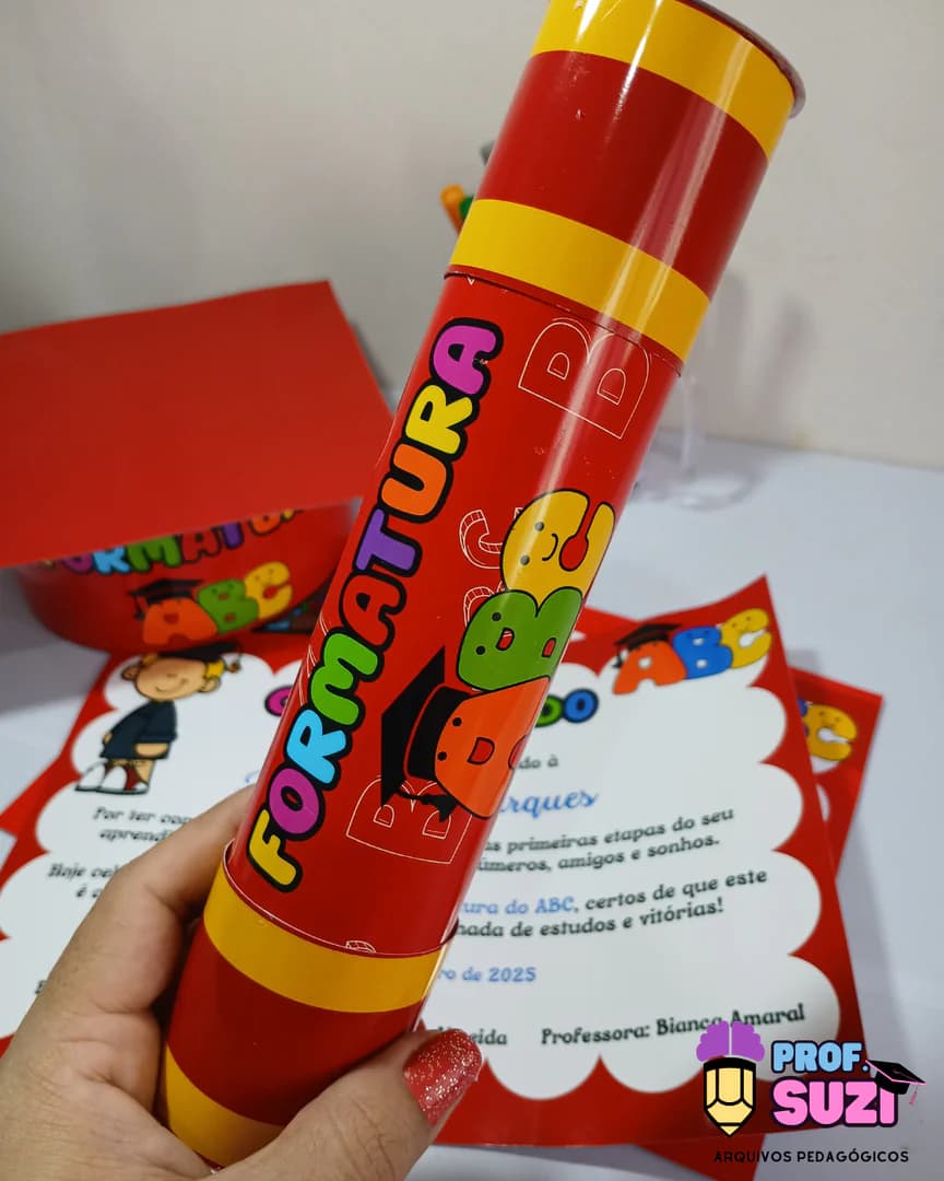Foto capelo e canudo vermelho 1.png