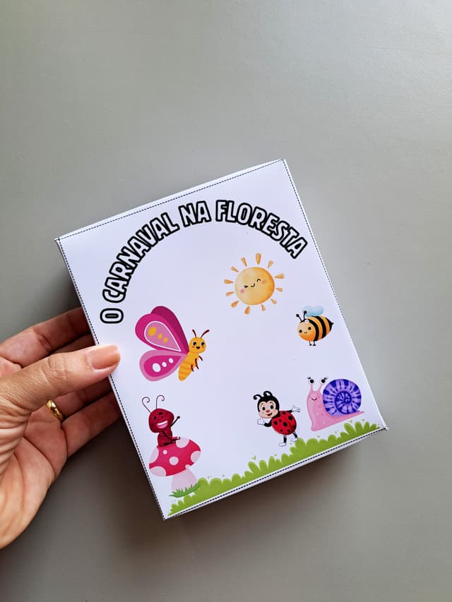 103.1) Foto Caixa da história Carnaval na Floresta (2).jpg