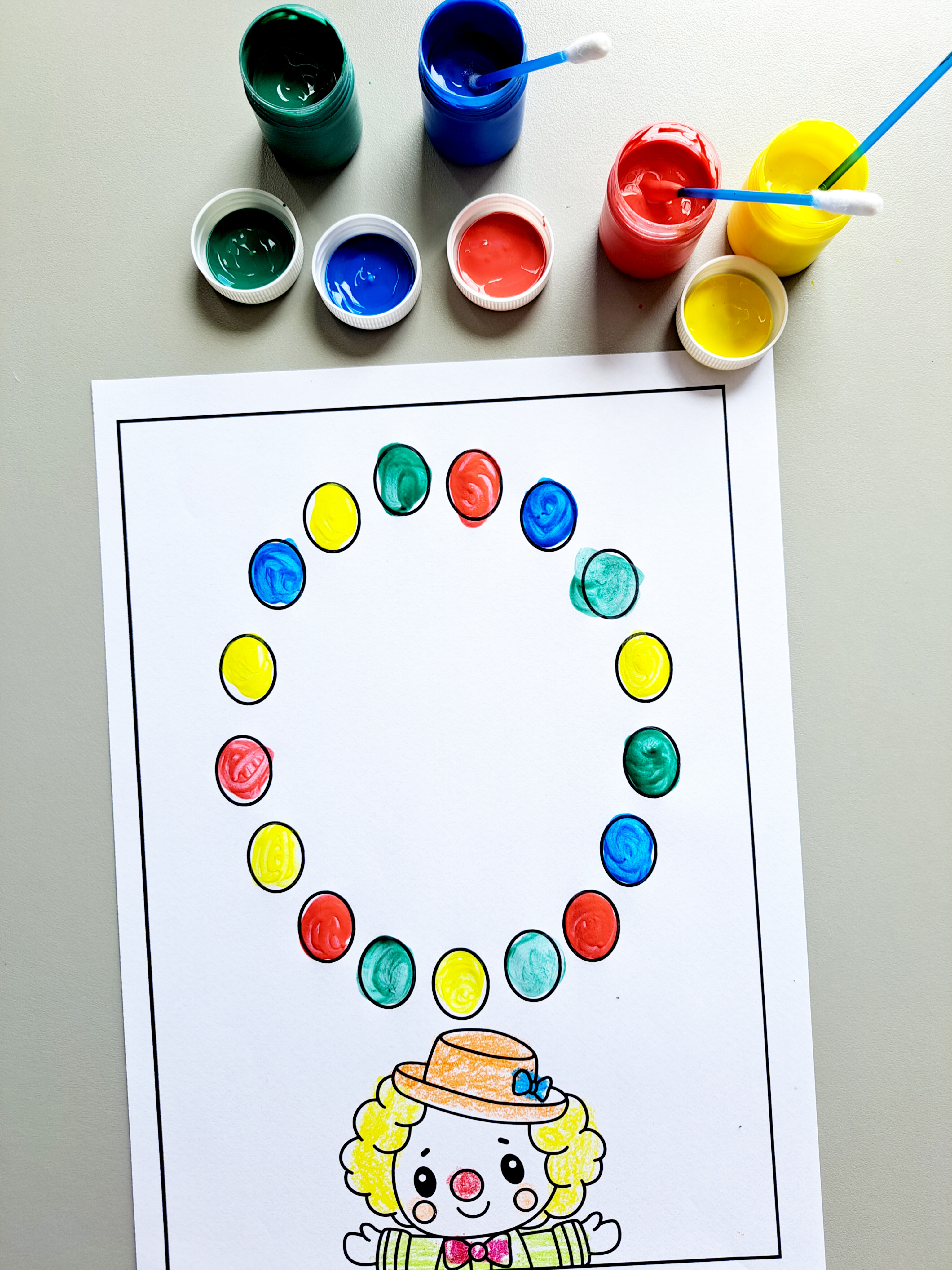 109.1) Foto Palhaço malabarista folhinha (2).jpg