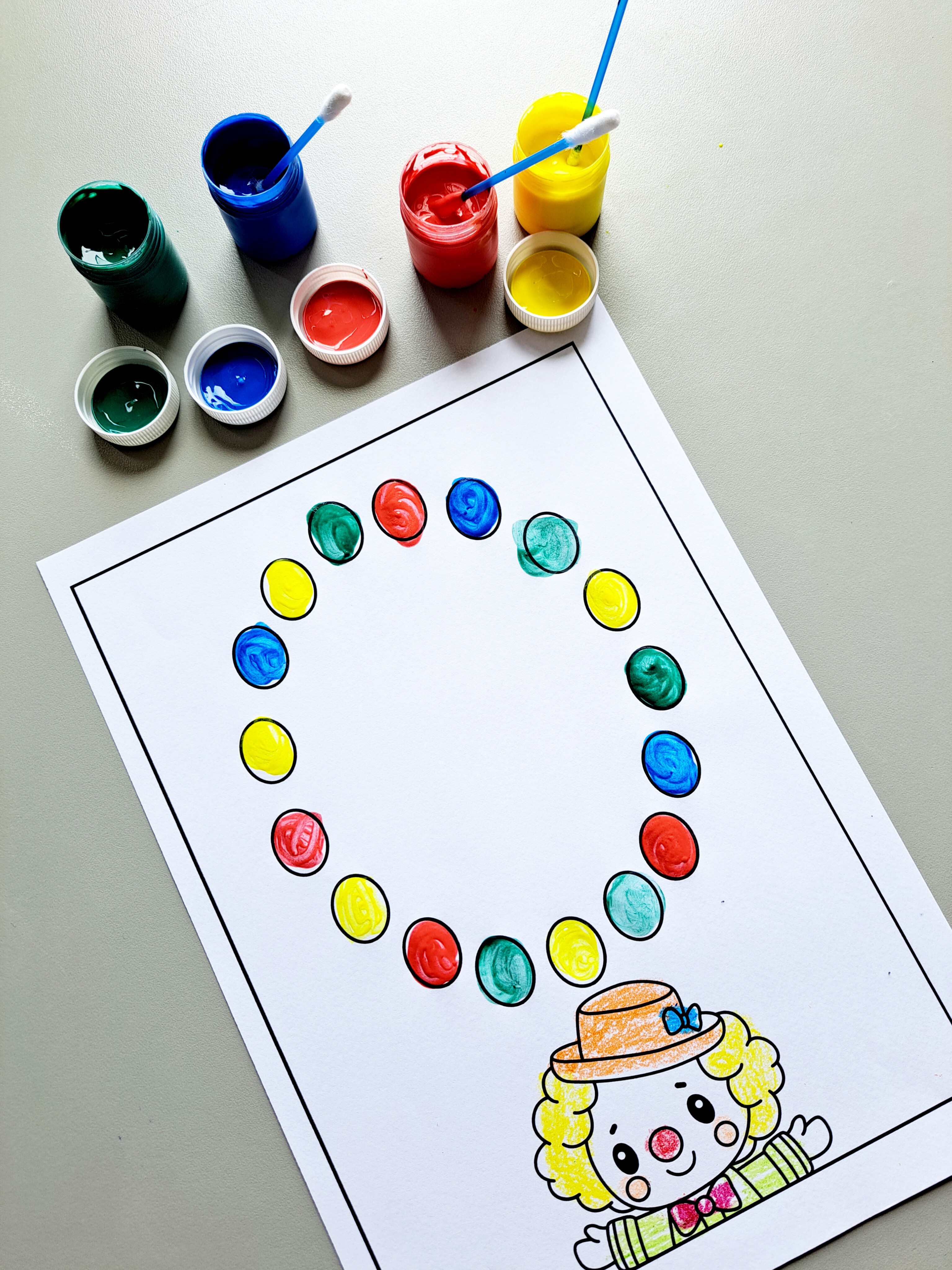 109.1) Foto Palhaço malabarista folhinha (1).jpg