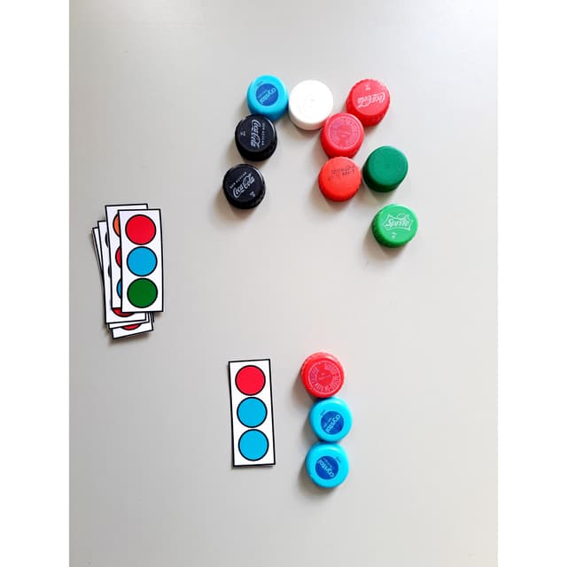 42) Foto Brincadeiras CORES com tampinhas (1).jpg