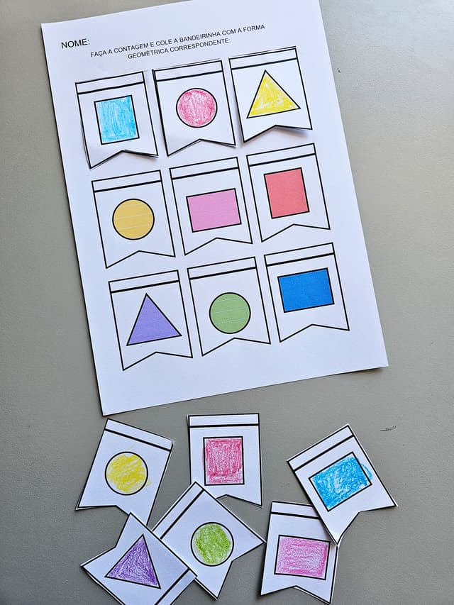 160.1) Foto Bandeirinhas das formas geometricas (2).jpg