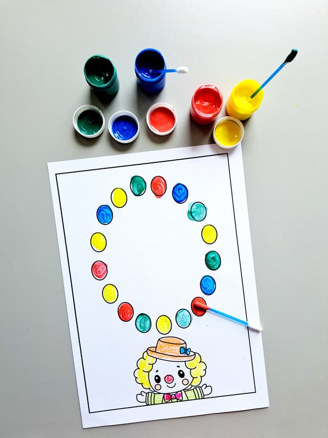 109.1) Foto Palhaço malabarista folhinha (4).jpg