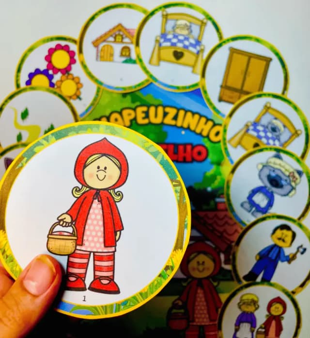 história na luva chapeuzinho vermelh.webp