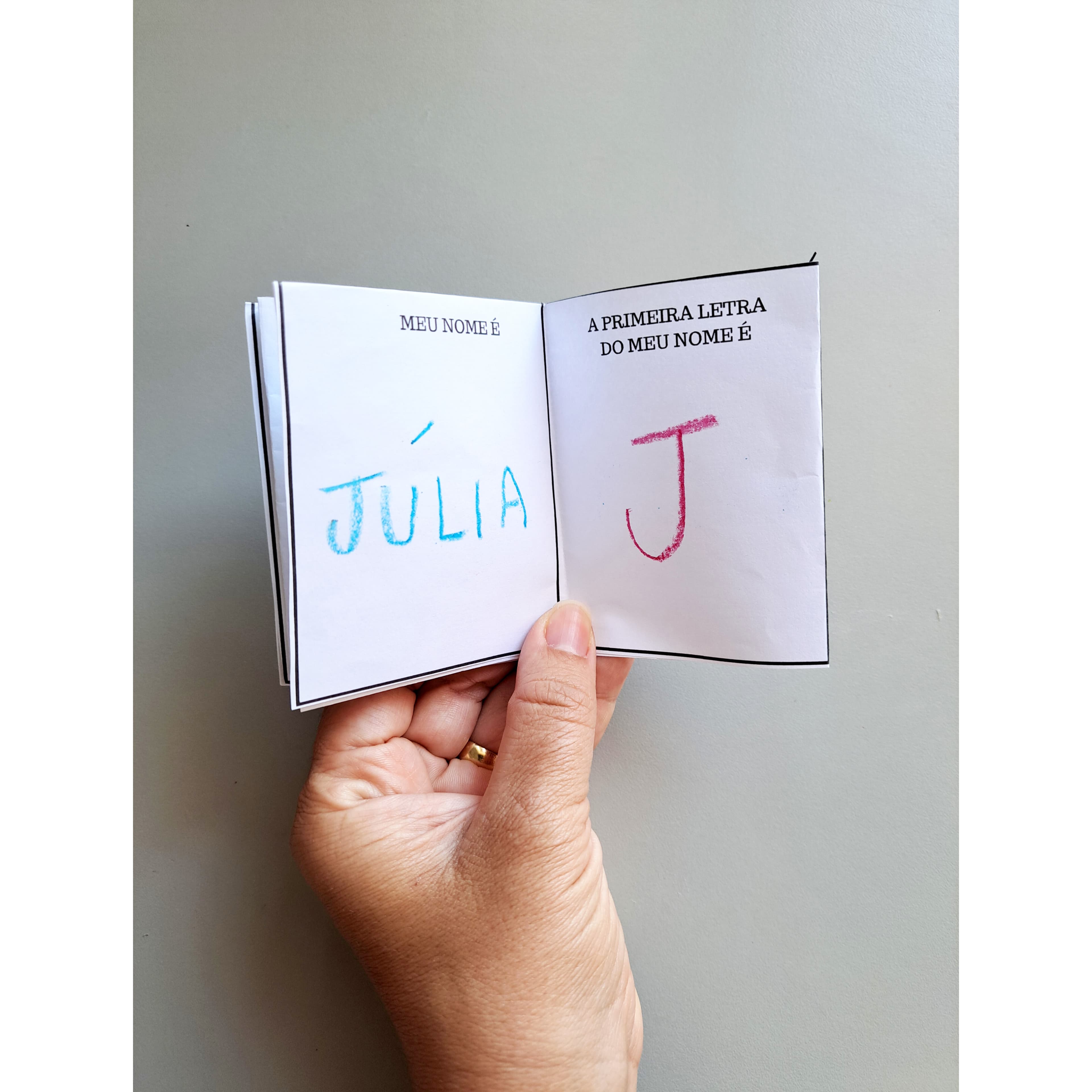 33.1) Foto dobradura livrinho para colorir (1).jpg