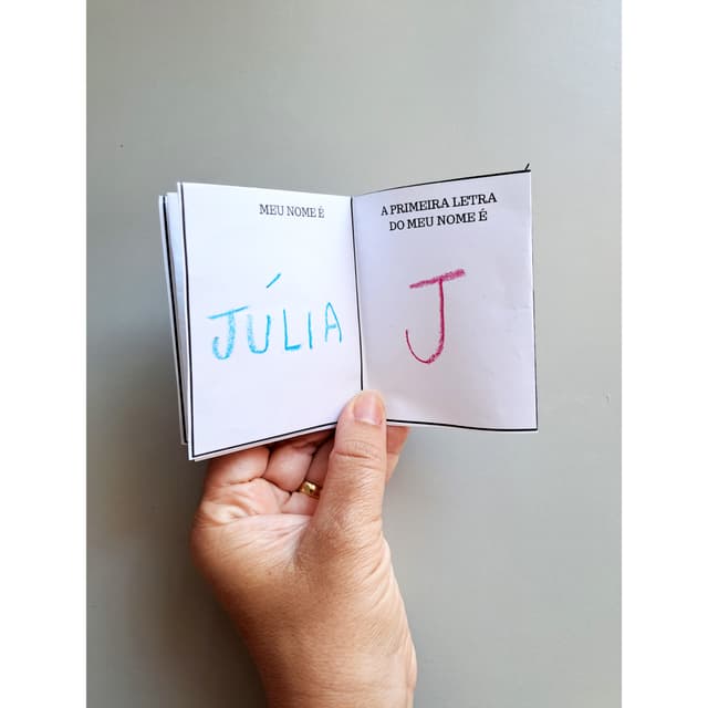 33.1) Foto dobradura livrinho para colorir (1).jpg