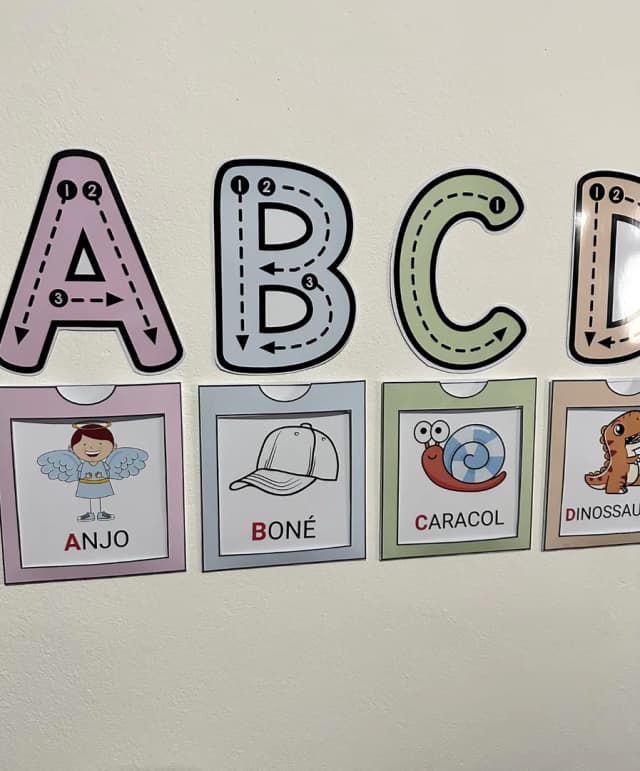 Alfabeto de Parede Infantil Ilustrado com Fichas e Atividades em PDF.png