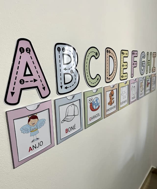 Alfabeto de Parede Lúdico em PDF .png