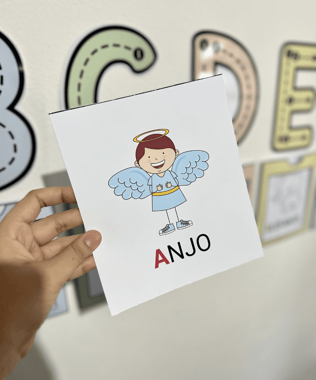 Alfabeto de Parede Completo em PDF com Figuras e Atividades para Colorir  Pronto para Imprimir.png