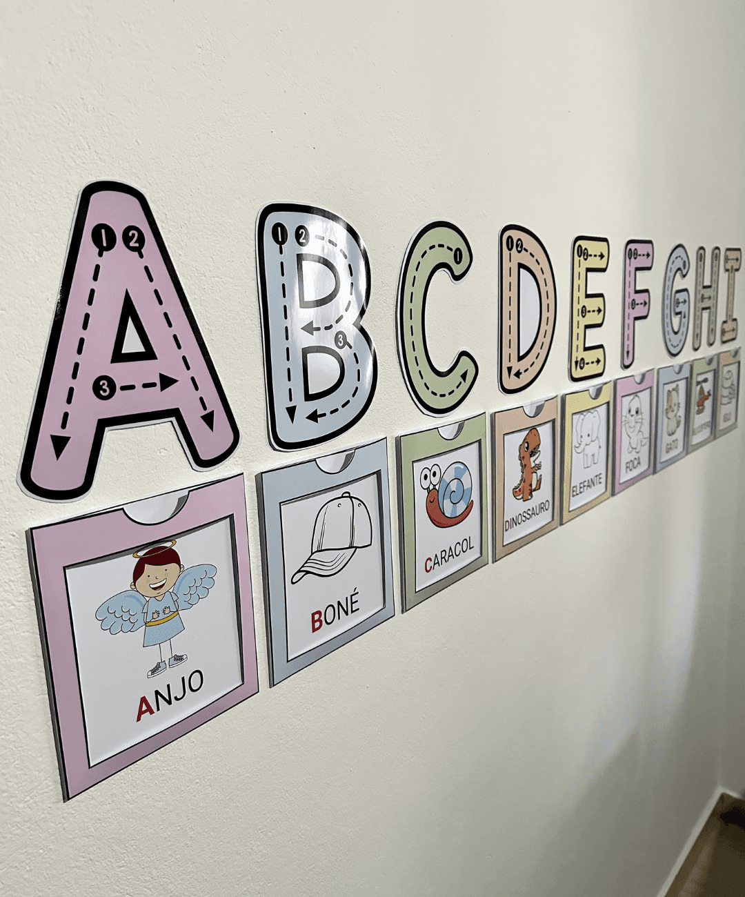 Alfabeto de Parede Lúdico em PDF .png