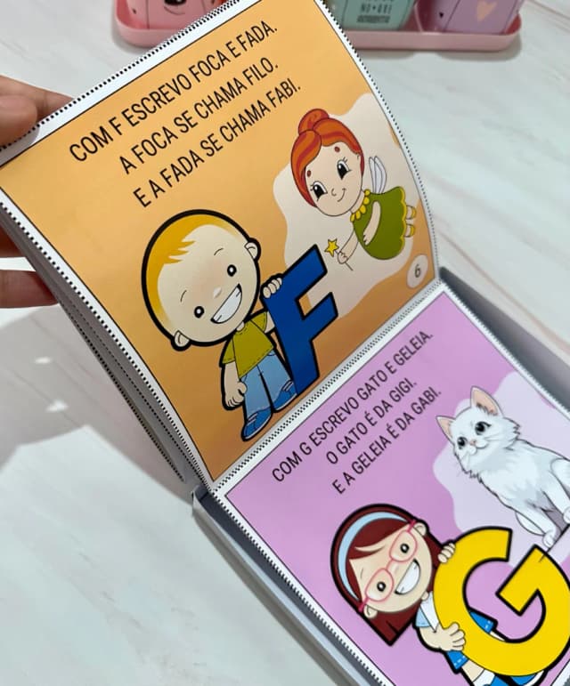 alfabeto na caixa educação infantil.webp