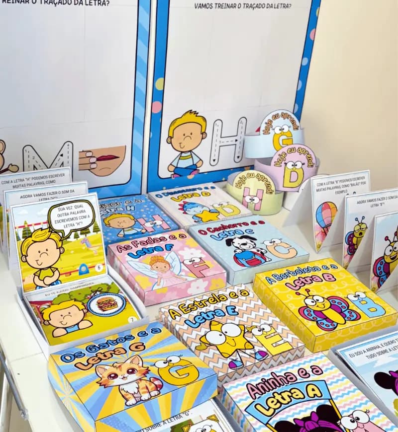 história na caixa de cada letra do alfabeto.webp