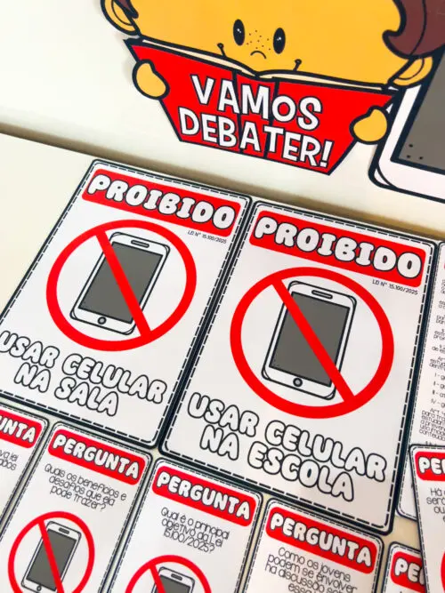 "Lei de Restrição ao Celular nas Escolas" "Proibição de Celulares em Sala de Aula" "Impactos do Uso de Celulares na Educação" "Debate sobre Celulares nas Escolas" "Material Pedagógico sobre Uso de Celulares" "Educação e Tecnologia" "Saúde Mental e Uso de Celulares" "Regulamentação do Uso de Celulares nas Escolas" "Lei 15.100/2025"