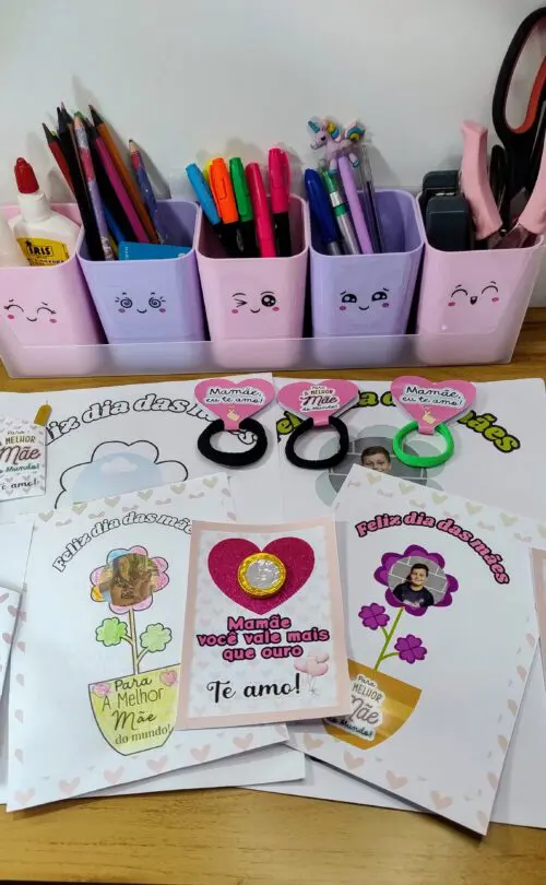 "Cartões para Colorir Dia das Mães" "Cartões flor para Colorir Dia das Mães" "Cartão Dia das Mães" "Cartão flor Dia das Mães" "Cartões Dia das Mães" "Cartão para o Dia das Mães" "Cartões para o Dia das Mães" "Modelo de cartão Dia das Mães" "Ideias de cartão Dia das Mães" "Cartão Dia das Mães para imprimir" "Cartão Dia das Mães feito à mão" "Cartão Dia das Mães personalizado" "Lembrancinhas Dia das Mães escola" "Lembrancinhas Dia das Mães educação infantil" "Lembrancinhas Dia das Mães fáceis de fazere" "Lembrancinhas Dia das Mães criativas" "Lembrancinhas Dia das Mães alunos" "Lembrancinhas Dia das Mães baratas" "Lembrancinhas Dia das Mães com material reciclado" "Ideias lembrancinhas Dia das Mães escola" "Lembrancinhas Dia das Mães para imprimir" "Cartões Dia das Mães para imprimir" "Moldes lembrancinhas Dia das Mães para imprimir" "Tags Dia das Mães para imprimir" "Lembrancinhas Dia das Mães educação infantil para imprimir" "Lembrancinhas Dia das Mães fáceis para imprimir"